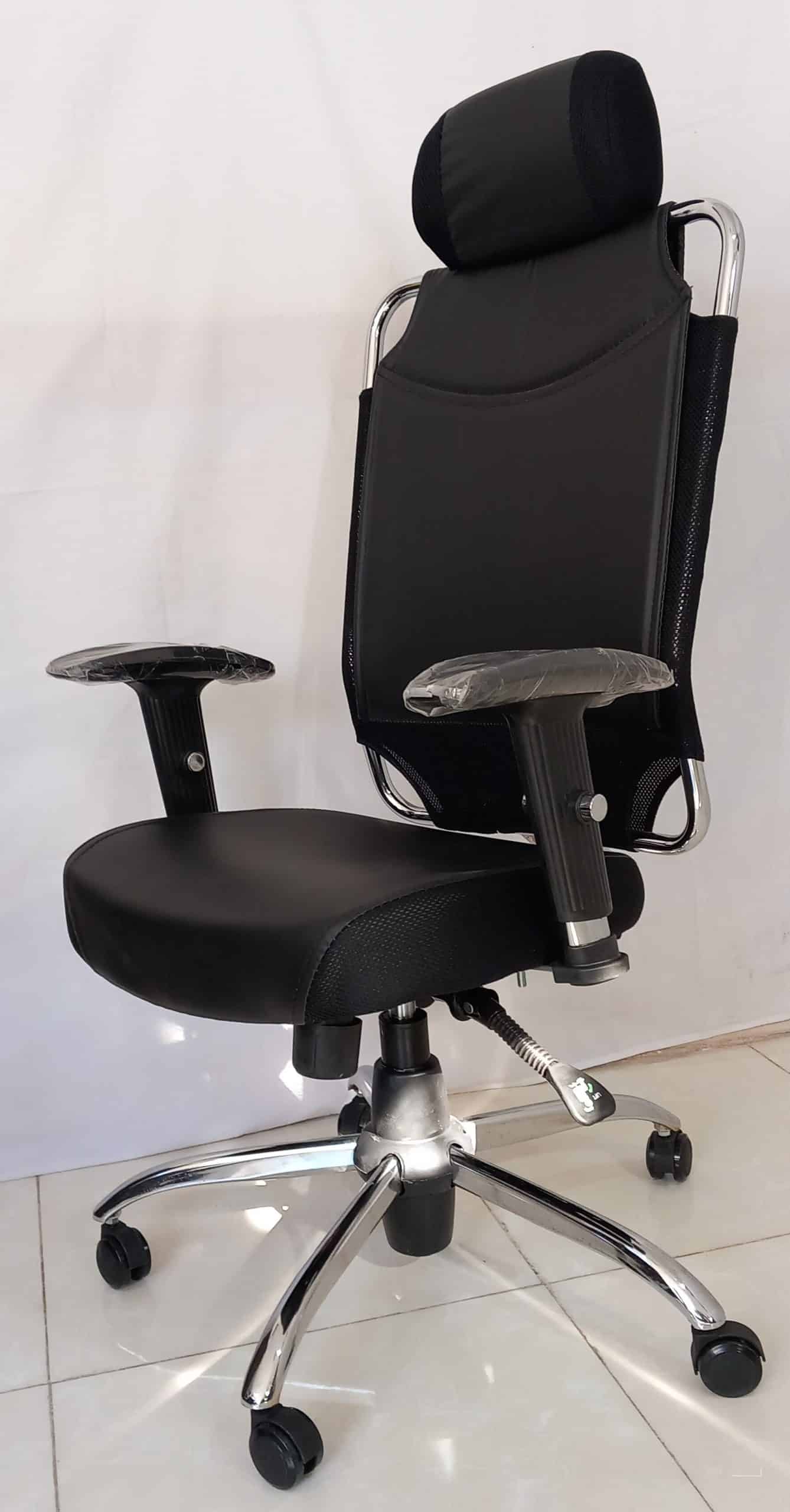 K812.jpg صندلی مدیریتی فونیکث K812 - تصویر 1